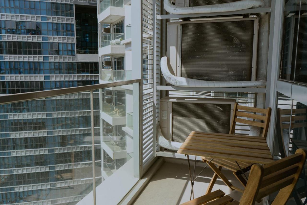 Uptown Parksuites Apartments Tower 2 Bgc By Ph Staycation Манила Экстерьер фото