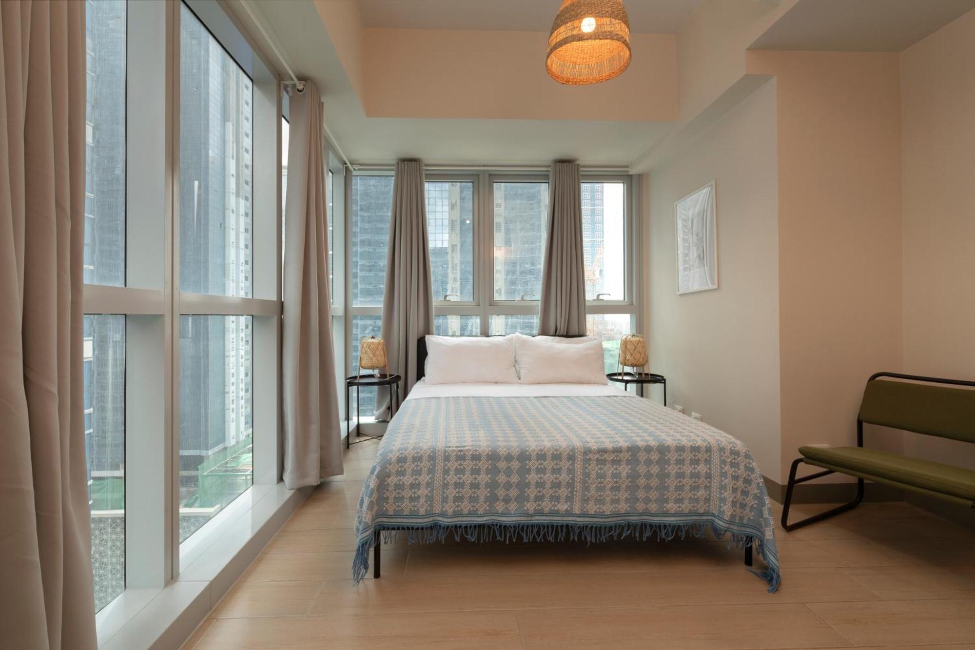 Uptown Parksuites Apartments Tower 2 Bgc By Ph Staycation Манила Экстерьер фото
