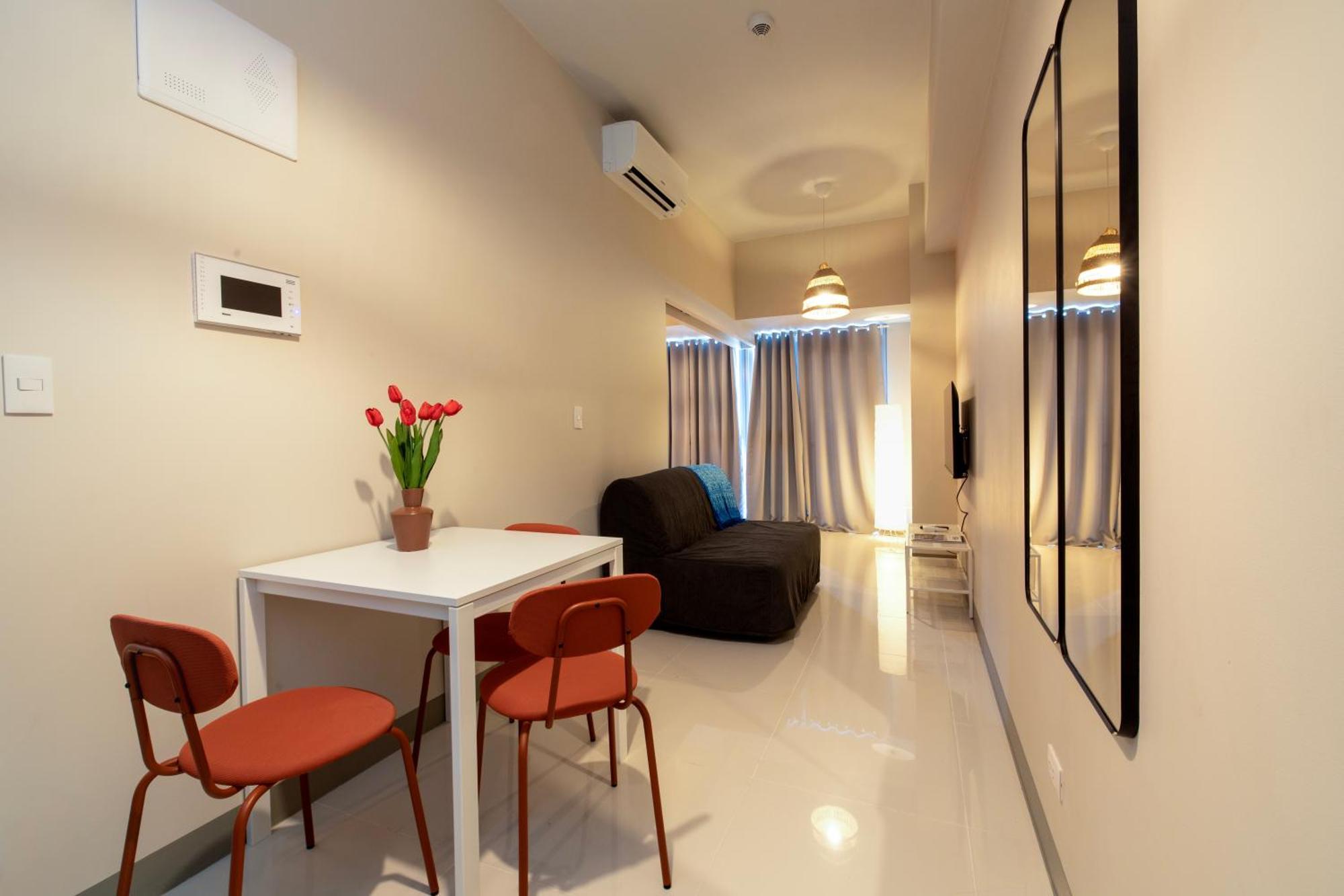 Uptown Parksuites Apartments Tower 2 Bgc By Ph Staycation Манила Экстерьер фото