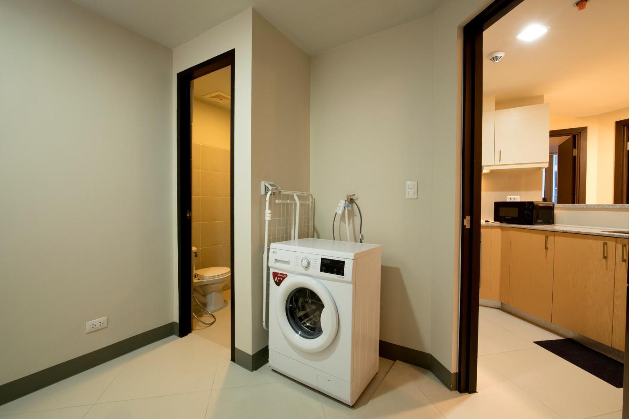 Uptown Parksuites Apartments Tower 2 Bgc By Ph Staycation Манила Экстерьер фото