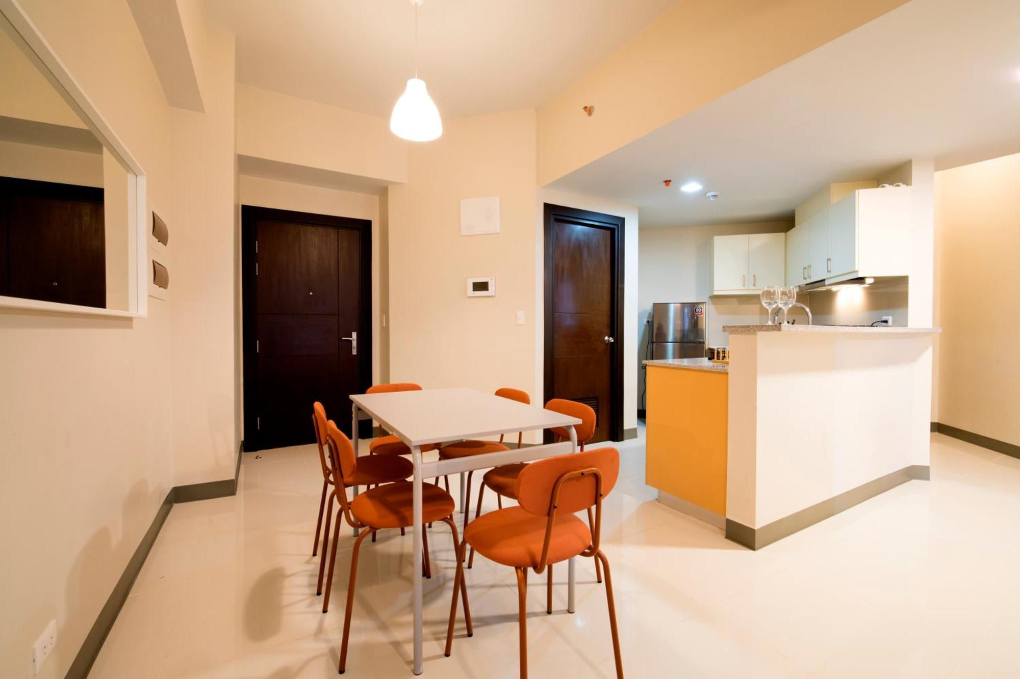 Uptown Parksuites Apartments Tower 2 Bgc By Ph Staycation Манила Экстерьер фото