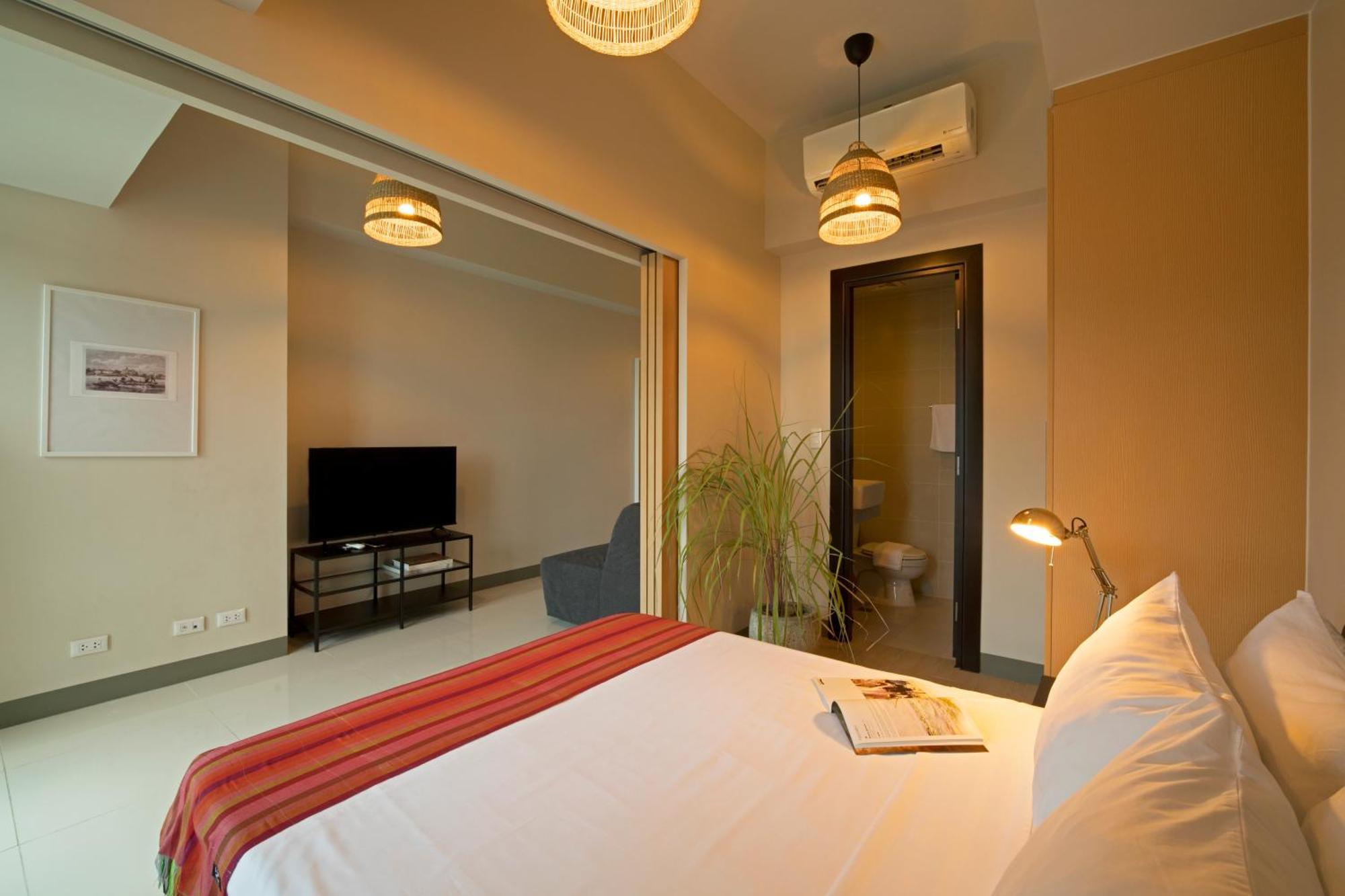 Uptown Parksuites Apartments Tower 2 Bgc By Ph Staycation Манила Экстерьер фото