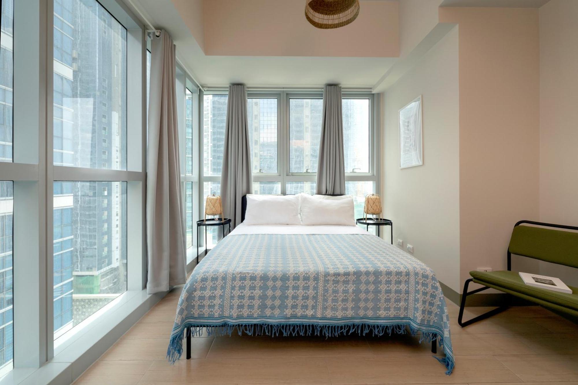 Uptown Parksuites Apartments Tower 2 Bgc By Ph Staycation Манила Экстерьер фото
